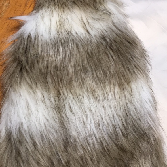 Vestique Faux Fur Vest - Host Pick - Picture 7 of 11